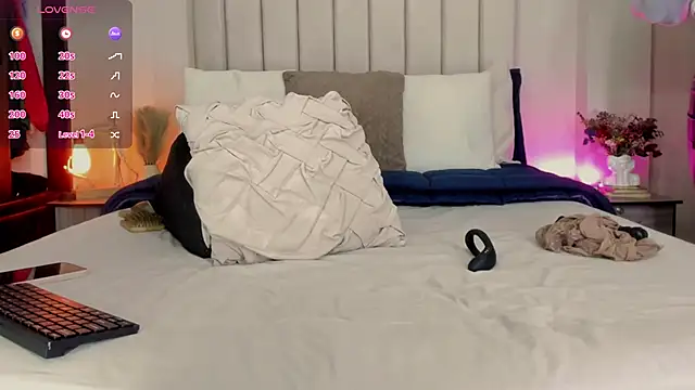 romina-brunette online show from November 25, 2025, 7:14 pm