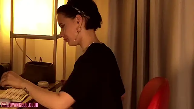 SophieCharm online show from July 12, 2026, 4:25 am