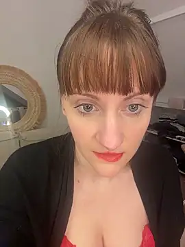 victoirenextdoor online show from December 2, 2025, 9:32 pm