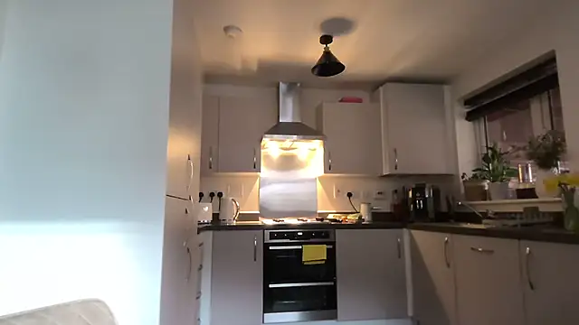 SweetMonicaUK online show from February 11, 2026, 10:09 am