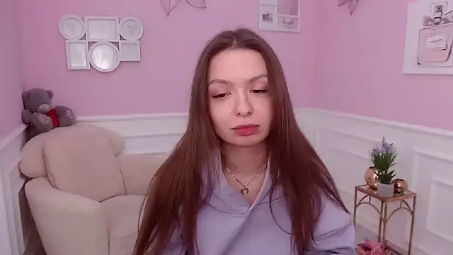 Snapshot of LucySkilar chatting on December 2, 2024, 9:45 am LucySkilar online show from December 2, 2024, 9:45 am