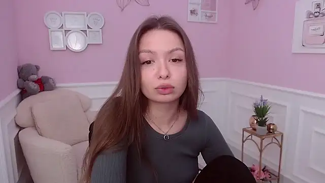 Snapshot of LucySkilar chatting on December 5, 2024, 9:17 am LucySkilar online show from December 5, 2024, 9:17 am