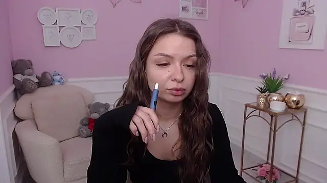 LucySkilar online show from November 25, 2025, 7:52 am