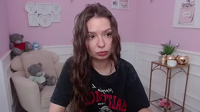 LucySkilar online show from November 28, 2025, 6:49 am