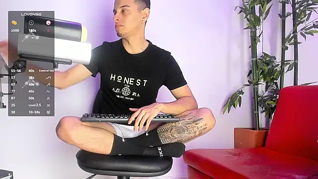 Maximo   online show from March 1, 2025, 9:26 pm