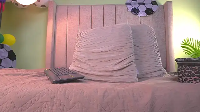 Snapshot of patty_m chatting on June 22, 2026, 12:02 pm patty m online show from June 22, 2026, 12:02 pm