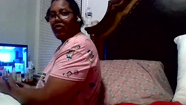 ebonyred online show from April 13, 2026, 12:38 am