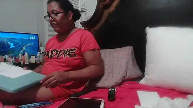 ebonyred online show from April 23, 2026, 1:51 am