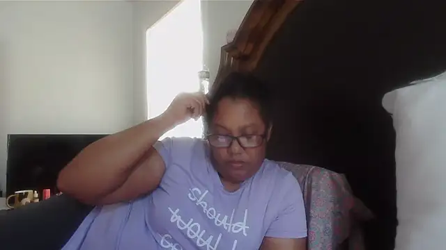 ebonyred online show from April 24, 2026, 2:41 pm