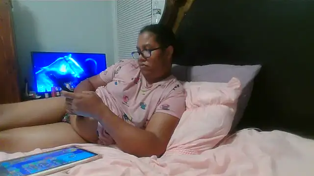 Snapshot of ebonyred chatting on April 28, 2026, 2:10 am ebonyred online show from April 28, 2026, 2:10 am