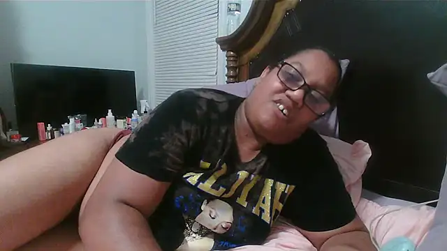 Snapshot of ebonyred chatting on April 30, 2026, 1:01 am ebonyred online show from April 30, 2026, 1:01 am