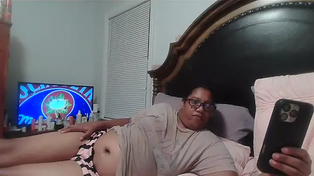 Snapshot of ebonyred chatting on May 7, 2026, 1:11 am ebonyred online show from May 7, 2026, 1:11 am