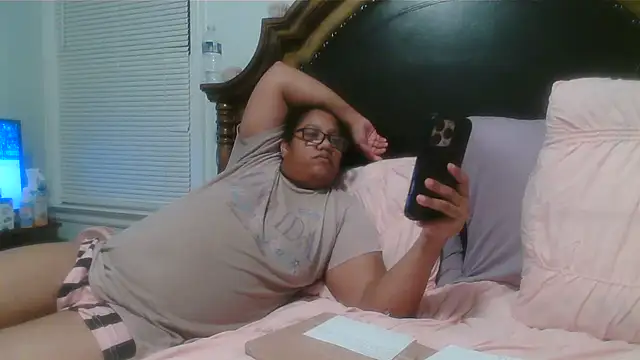 Snapshot of ebonyred chatting on May 13, 2026, 1:14 am ebonyred online show from May 13, 2026, 1:14 am