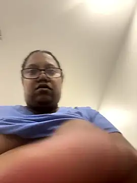Snapshot of ebonyred chatting on June 5, 2026, 4:02 pm ebonyred online show from June 5, 2026, 4:02 pm