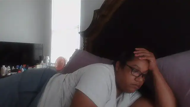 Snapshot of ebonyred chatting on August 6, 2026, 9:49 pm ebonyred online show from August 6, 2026, 9:49 pm