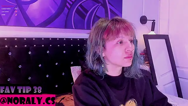 Snapshot of hey_noraly chatting on May 15, 2026, 4:08 am hey noraly online show from May 15, 2026, 4:08 am