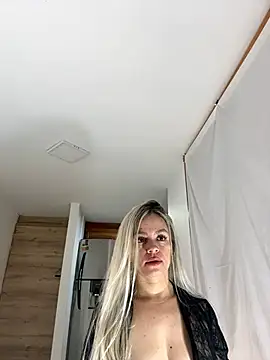 nicole valencia  online show from February 16, 2025, 9:15 am