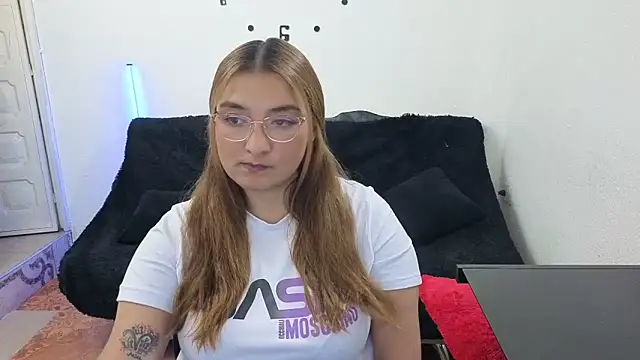 Snapshot of _sweetcarla chatting on May 13, 2026, 5:21 pm sweetcarla online show from May 13, 2026, 5:21 pm