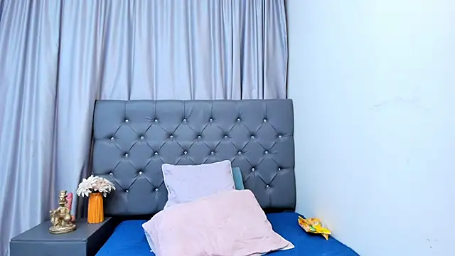 mariiana murillo01 online show from February 2, 2025, 3:43 am