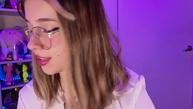 EmilyMiller  online show from April 6, 2026, 3:13 pm