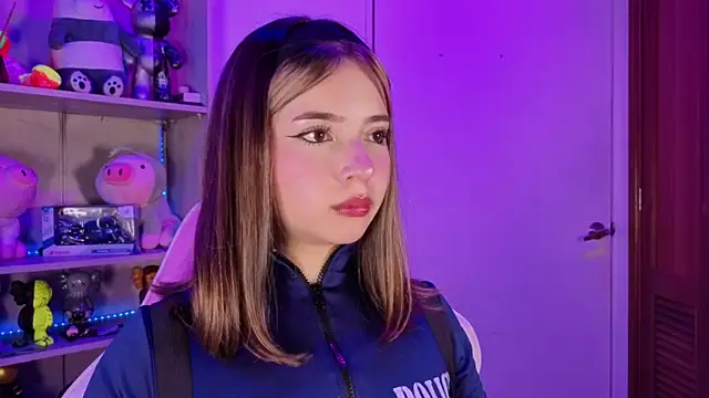 EmilyMiller  online show from April 14, 2026, 2:45 pm