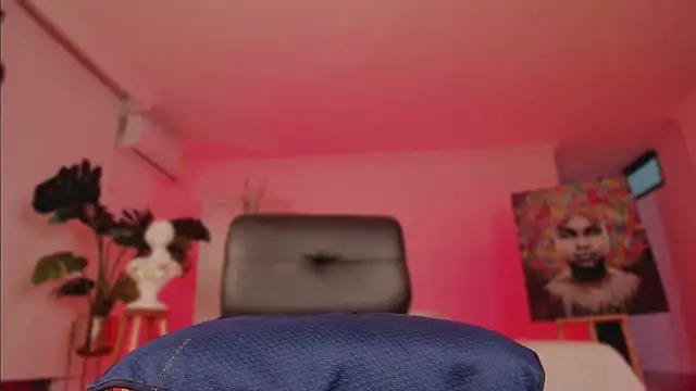 Taylor  foxxx online show from January 6, 2025, 4:15 am