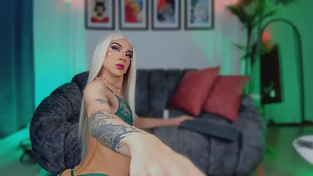 Taylor  foxxx online show from September 20, 2025, 4:57 am