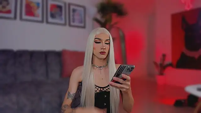 Taylor  foxxx online show from November 12, 2025, 5:52 am