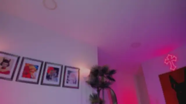 Taylor  foxxx online show from January 17, 2026, 8:08 am