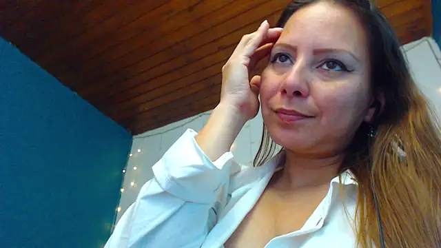camila delarosa online show from December 27, 2024, 6:31 pm
