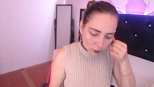 Snapshot of camila_delarosa chatting on October 24, 2025, 4:03 pm camila delarosa online show from October 24, 2025, 4:03 pm