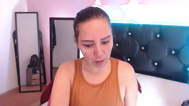 Snapshot of camila_delarosa chatting on November 16, 2025, 12:33 pm camila delarosa online show from November 16, 2025, 12:33 pm