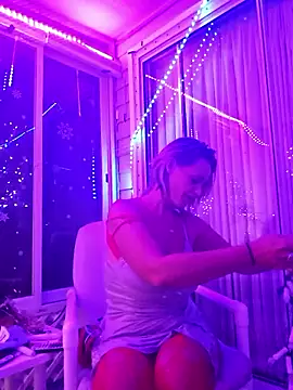 Snapshot of Dixiefaye_Pika chatting on December 3, 2025, 6:21 am Dixiefaye Pika online show from December 3, 2025, 6:21 am