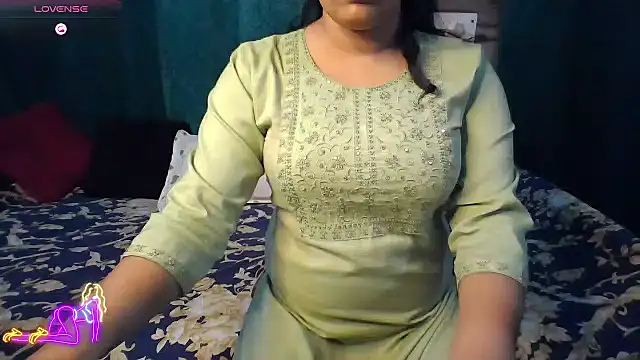 Snapshot of Trezza chatting on December 3, 2024, 4:06 pm Trezza online show from December 3, 2024, 4:06 pm