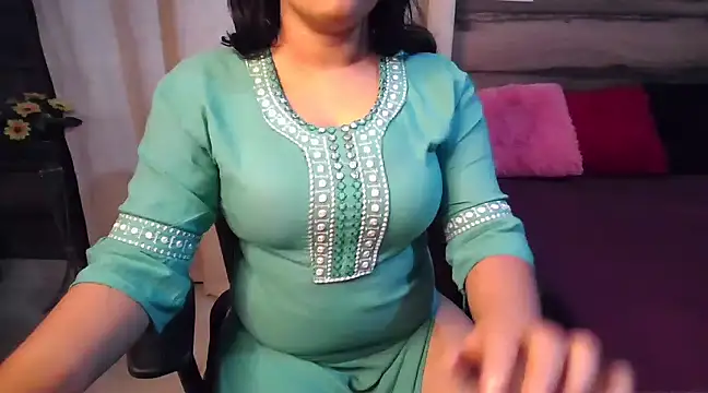 Snapshot of Trezza chatting on December 6, 2024, 7:12 pm Trezza online show from December 6, 2024, 7:12 pm