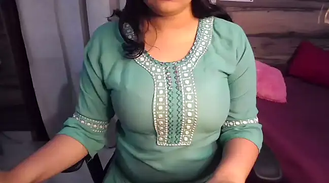 Snapshot of Trezza chatting on December 12, 2024, 5:48 pm Trezza online show from December 12, 2024, 5:48 pm