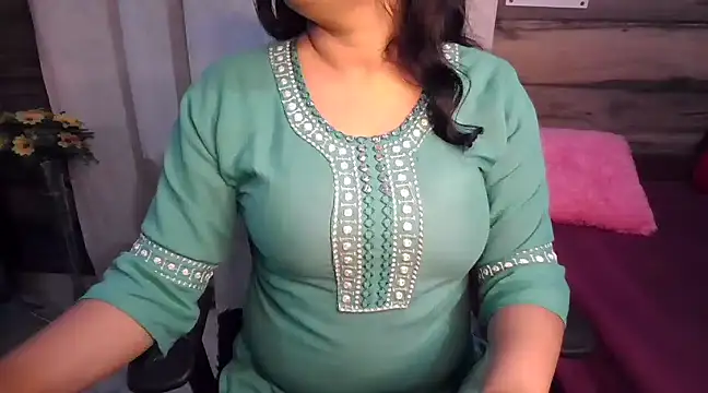 Snapshot of Trezza chatting on December 17, 2024, 6:53 pm Trezza online show from December 17, 2024, 6:53 pm