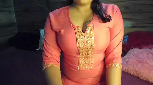 Snapshot of Trezza chatting on February 8, 2025, 6:01 pm Trezza online show from February 8, 2025, 6:01 pm