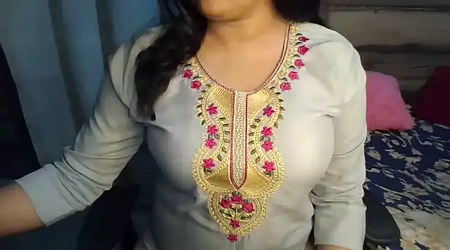 Snapshot of Trezza chatting on February 23, 2025, 6:56 pm Trezza online show from February 23, 2025, 6:56 pm