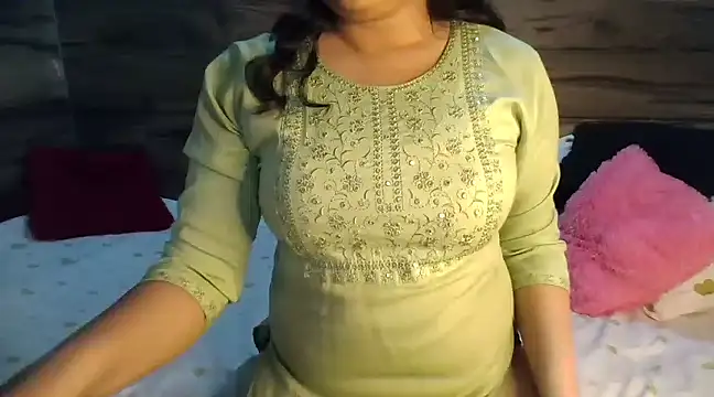 Snapshot of Trezza chatting on March 12, 2025, 8:10 pm Trezza online show from March 12, 2025, 8:10 pm