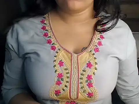 Snapshot of Trezza chatting on October 17, 2025, 8:22 pm Trezza online show from October 17, 2025, 8:22 pm