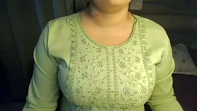 Snapshot of Trezza chatting on October 23, 2025, 6:39 pm Trezza online show from October 23, 2025, 6:39 pm