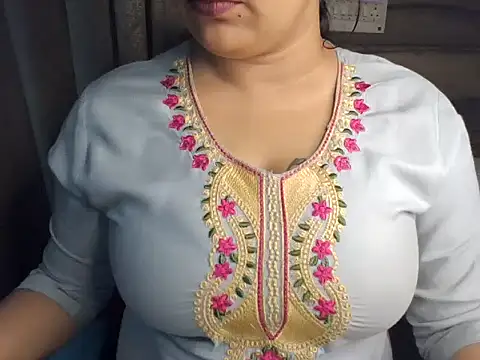 Snapshot of Trezza chatting on October 24, 2025, 11:34 pm Trezza online show from October 24, 2025, 11:34 pm