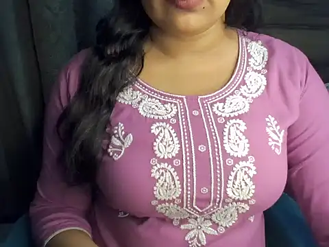 Snapshot of Trezza chatting on October 27, 2025, 8:35 pm Trezza online show from October 27, 2025, 8:35 pm