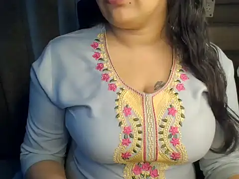 Snapshot of Trezza chatting on November 2, 2025, 8:44 pm Trezza online show from November 2, 2025, 8:44 pm