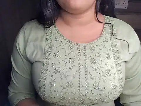 Snapshot of Trezza chatting on November 12, 2025, 2:45 am Trezza online show from November 12, 2025, 2:45 am