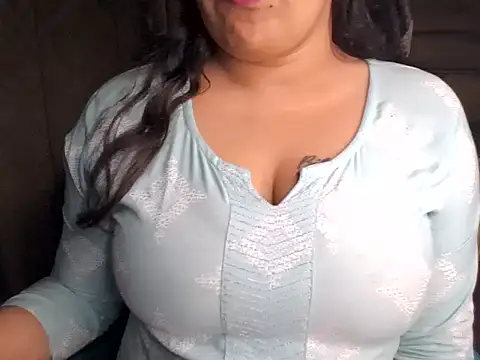 Snapshot of Trezza chatting on November 13, 2025, 2:43 am Trezza online show from November 13, 2025, 2:43 am