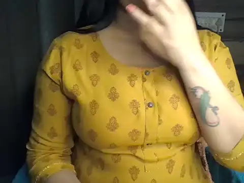 Snapshot of Trezza chatting on December 5, 2025, 8:49 pm Trezza online show from December 5, 2025, 8:49 pm