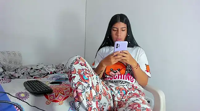 skinnyanai2 online show from March 11, 2025, 2:18 pm