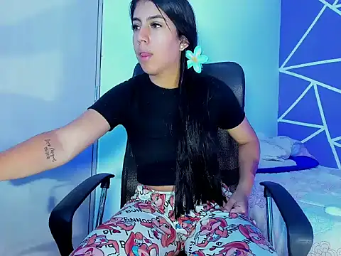 skinnyanai2 online show from October 4, 2025, 2:37 pm